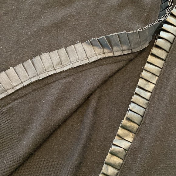 Siano Milano Black sweater Cardigan, with pleated trim closure . size M - Picture 10 of 10